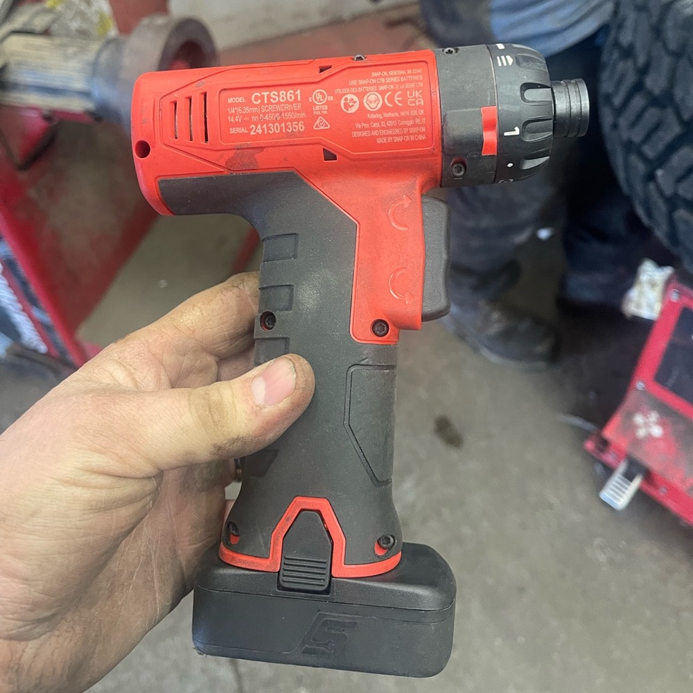 Snap on drill 1/4inch hex used a few times comes with 2 batteries and charger